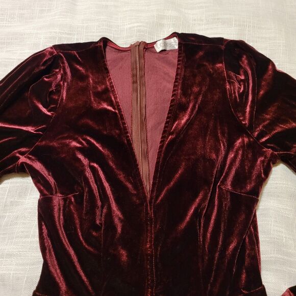 Womens Romper Shorts Size M Purple Burgundy Velvet Whimsigoth Plunge Stretch - Picture 4 of 10